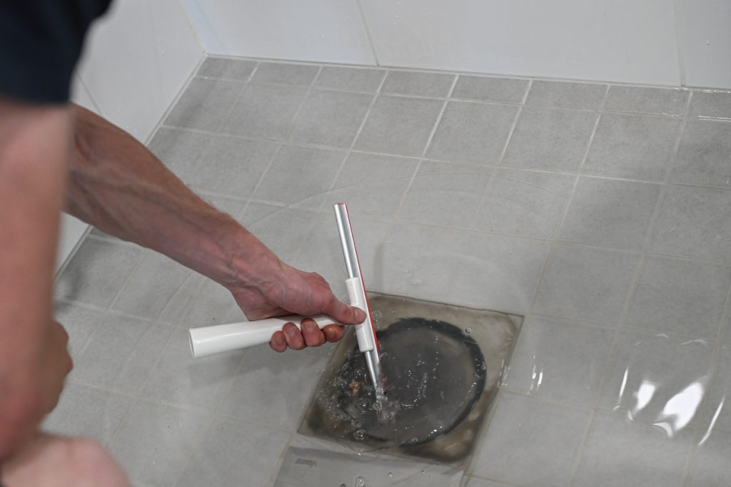 plumbing issues and when to call a pro